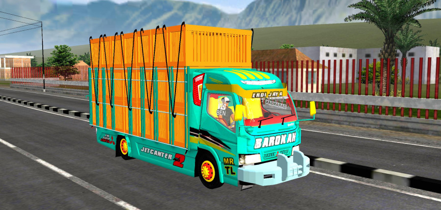 Truck Canter Angkut Ayam